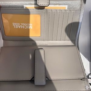 Michael kors wallet